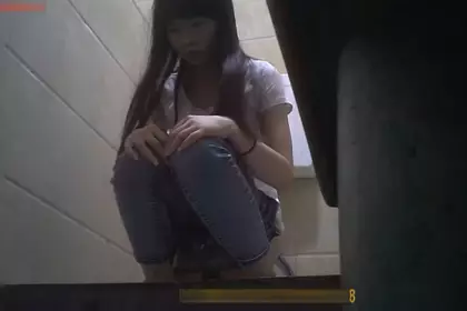 KTV厕所偷拍 各个颜值都不错