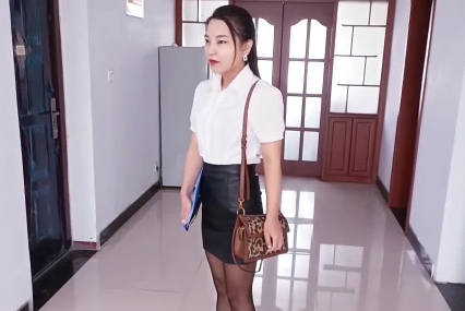 忄生视界传媒x起点传媒.qdzh014.售楼小姐为了业绩诱惑客户