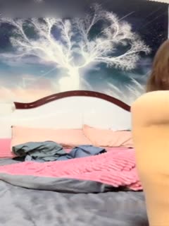 骚气少妇翘着屁股被后入猛操搞完还不够爽椅子按摩器震动高