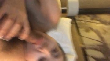 对白有情趣的纹身大哥和E奶美少妇宾馆约炮听说美女借了20万开玩笑说给他生个娃就帮她还债!