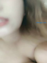 奶茶店小美女【CC妹妹】’啥叫光着屁股卖奶茶，哈哈，我这裤子人家应该看不见吧‘，厕所跳蛋自慰爽爽 ，突然有人 嘘~