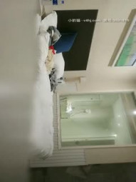 野狼出击约炮良家少妇，床上的干柴烈火纠缠不断，慢慢扒光纠缠冲澡口交大鸡巴，解锁各种姿势爆草抽插累瘫了