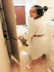 鱼白摆大奶骚熟女和炮友啪啪，69舔逼口交跳蛋自慰开档黑丝抽插猛操