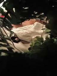 主题酒店绿叶房摄像头偷拍年轻小伙和单位已婚少妇偷情姐姐呻吟很好听快高潮时胡言乱语