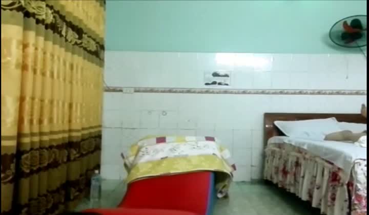 在珠海做国际物流的纹身胖老外又糟蹋了个穿运动服的...