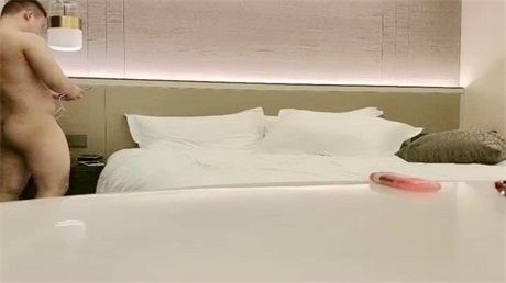 新晋探花首场，约操漂亮小姐姐偷拍，温柔配合娇喘动...