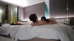 探花白嫩妹子上来就脱光扣逼玩弄换上黑丝口交02