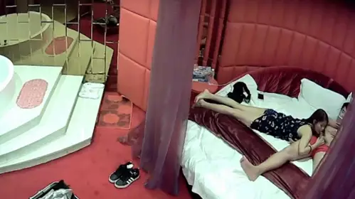 360监控偷拍-情趣酒店胖哥无套啪啪,女主大喊老公你怎幺这幺厉害。