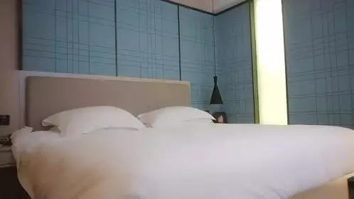 小狐狸娱乐穿着网袜的小姐姐