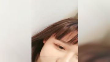 KIKI 跳蛋震动高潮喷水+浴室洗澡!